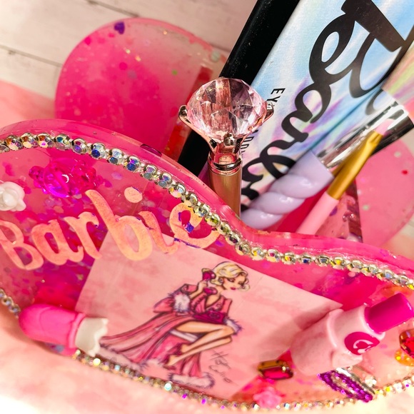 Barbie brush holder - Picture 3 of 11